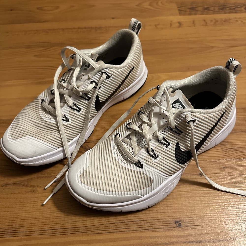 Nike Women's Sz 8 Athletic Training Shoes